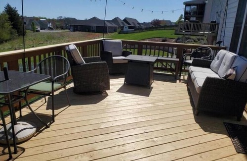 Forest House | Spacious 4 Bedroom 2.5 Bath Home, great location!