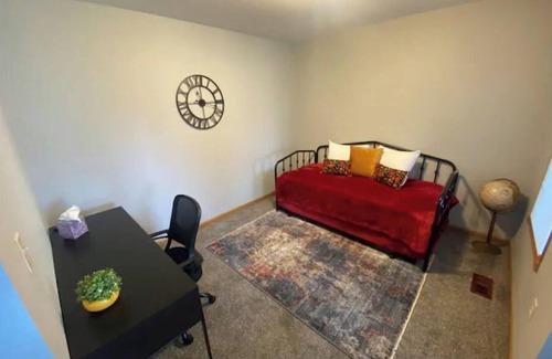 Altoona House | Spacious 4 - bedroom 2 king beds