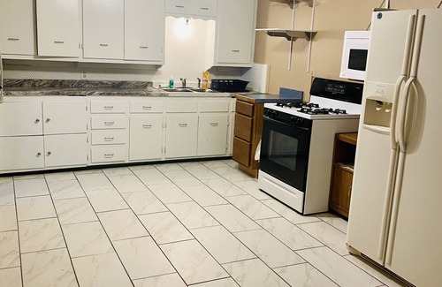 Big Spring House | Spacious 4 bedroom 2 bath 6th st !