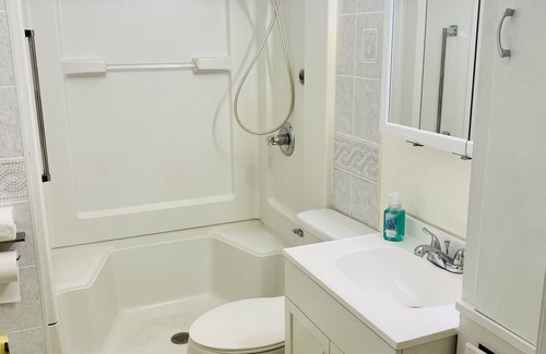 Big Spring House | Spacious 4 bedroom 2 bath 6th st !