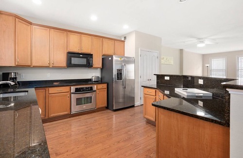 Glen Riddle House | Spacious 4 BEDROOM 3 1/2 BATHROOM in Gated Resort Community