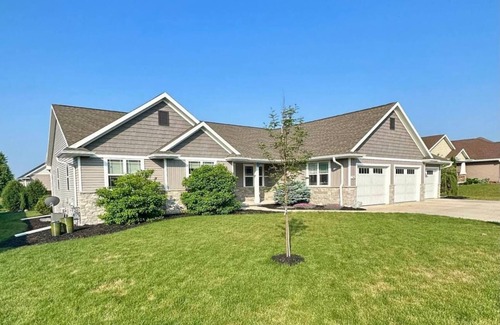 De Pere House | Spacious 4-bedroom, 3.5 bath house, 7 miles from Lambeau, for upcoming NFL draft