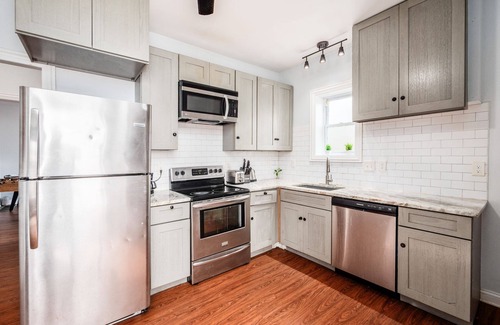 Olde Towne East House | Spacious 4-bedroom 3 baths in 2 story townhome in Old Towne East w/Game Room