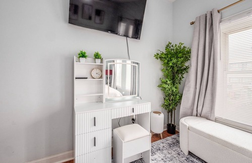 Olde Towne East House | Spacious 4-bedroom 3 baths in 2 story townhome in Old Towne East w/Game Room