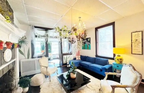 Industry Apartment | Spacious 4-bedroom apartment in welcoming Union City-zebra