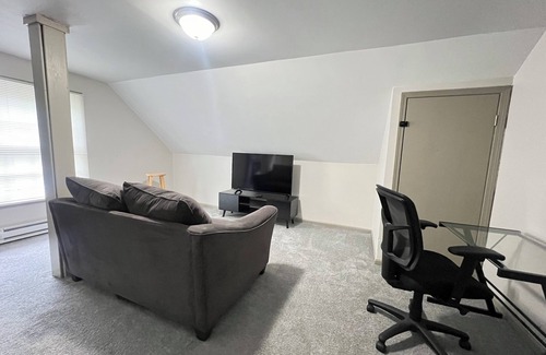 Rochester Apartment | Spacious 4-bedroom apartment in cool Rochester with AC, WiFi, and Onsite Laundry