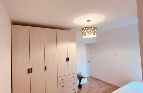 Bat Yam Apartment | Spacious 4-bedroom apartment with AC, WiFi in charming Bat Yam