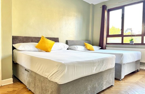 King's Cross Apartment | Spacious 4-bedroom Apartment 3 Mins Walk from King's Cross St. Pancras London