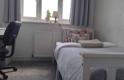 Camberwell Apartment | Spacious 4-bedroom apartment in gorgeous London with WiFi