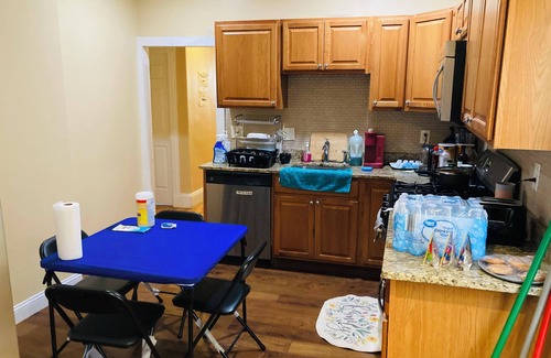 Columbus Park - Andrew Square Apartment | Spacious 4-bedroom apartment with AC, WiFi in charming Boston