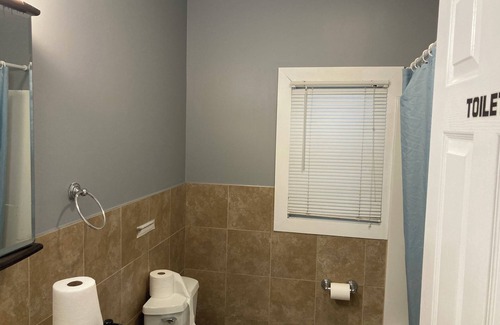 Columbus Park - Andrew Square Apartment | Spacious 4-bedroom apartment with AC, WiFi in charming Boston