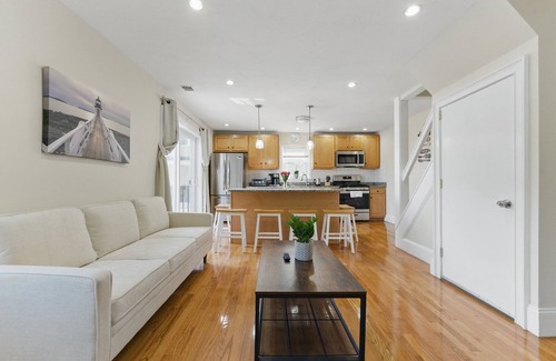 Dorchester Apartment | Spacious 4-bedroom apartment with AC, WiFi in enjoyable Boston