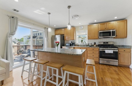 Dorchester Apartment | Spacious 4-bedroom apartment with AC, WiFi in enjoyable Boston