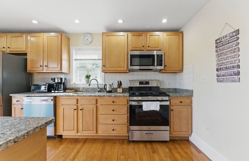 Dorchester Apartment | Spacious 4-bedroom apartment with AC, WiFi in enjoyable Boston
