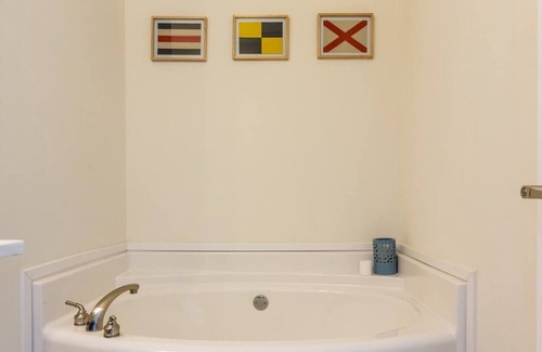 Oakley House | Spacious 4-Bedroom Arts & Crafts Home w/ Mtn Views