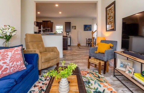 Oakley House | Spacious 4-Bedroom Arts & Crafts Home w/ Mtn Views