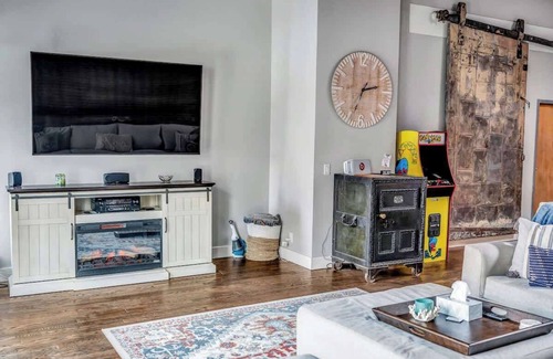 Historic Downtown La Crosse Apartment | Spacious 4 Bedroom Downtown La Crosse
