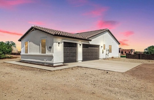 Goodyear House | Spacious 4-bedroom estate with fitness room, WiFi in charming Goodyear.