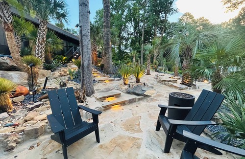 Atlanta House | Spacious 4-bedroom estate in Atlanta with Outdoor Fitness Area,Pool & Waterfall.