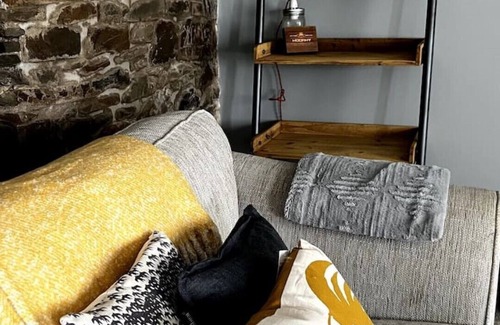 Kilgetty House | Spacious 4 Bedroom Farmhouse