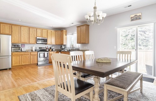 Paine Field-Lake Stickney House | Spacious 4 Bedroom Family Home on private road near I-5 & 405, Paine Field