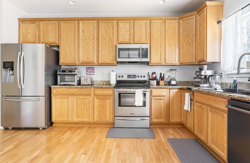 Paine Field-Lake Stickney House | Spacious 4 Bedroom Family Home on private road near I-5 & 405, Paine Field