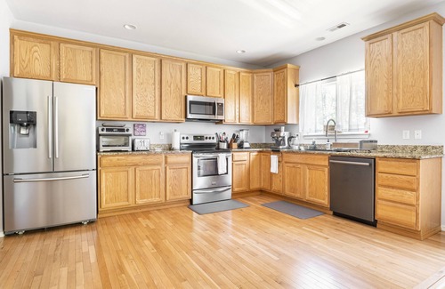 Paine Field-Lake Stickney House | Spacious 4 Bedroom Family Home on private road near I-5 & 405, Paine Field