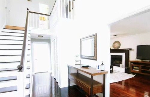 Clarkdale House | Spacious 4 bedroom Gate away - Cozy, Clean & Close to Everything