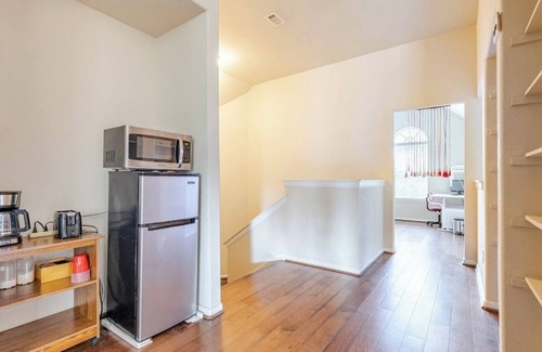 Barker House | Spacious 4-Bedroom Getaway for Families & Groups