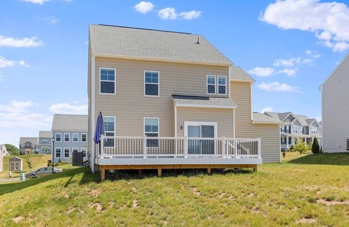 St. James House | Spacious 4-bedroom house in wonderful Hagerstown with AC, WiFi