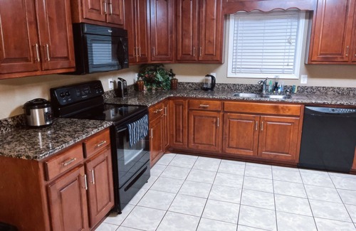 Normal House | Spacious 4-Bedroom House Centrally Located in Lovely Huntsville