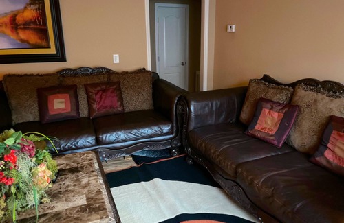 Normal House | Spacious 4-Bedroom House Centrally Located in Lovely Huntsville