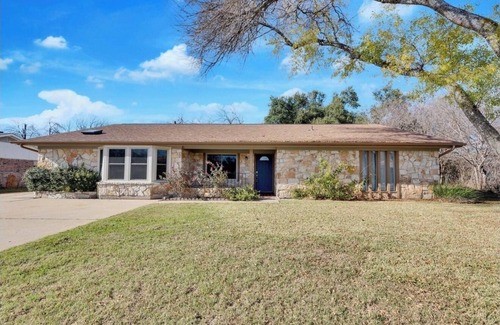 Egger Acres House | Spacious 4-bedroom house w/fenced yard - monthly discounts for longer bookings