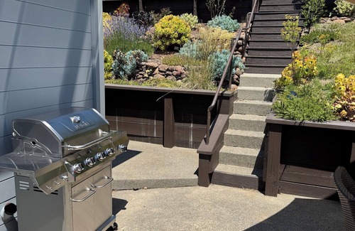 San Rafael House | Spacious 4-bedroom house in San Rafael with a beautiful backyard and nice view.