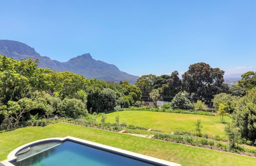 Cape Town House | Spacious 4-Bedroom Home in Bishopscourt
