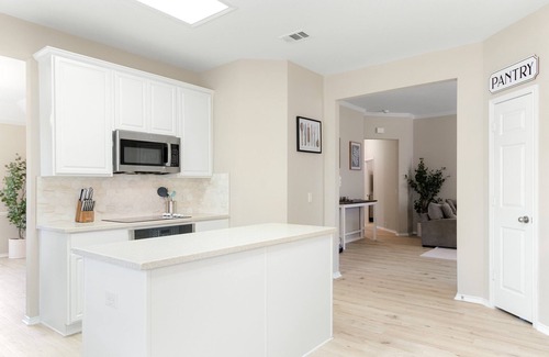 South Arlington House | Spacious 4 bedroom home with a Hot Tub, Just 15 Miles from the ATT Stadium!