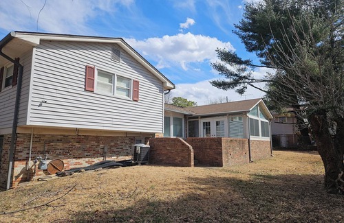 National Harbor House | Spacious 4-bedroom house in nice Oxon Hill with WiFi, fitness room