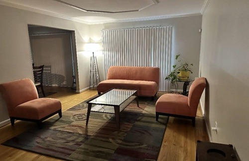 National Harbor House | Spacious 4-bedroom house in nice Oxon Hill with WiFi, fitness room