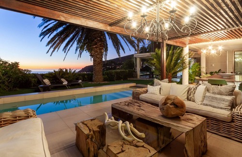 Hout Bay House | Spacious 4 bedroom house in beautiful Cape Town with ocean and mountain views