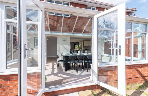 Emersons Green House | Spacious 4 Bedroom Home near Bristol