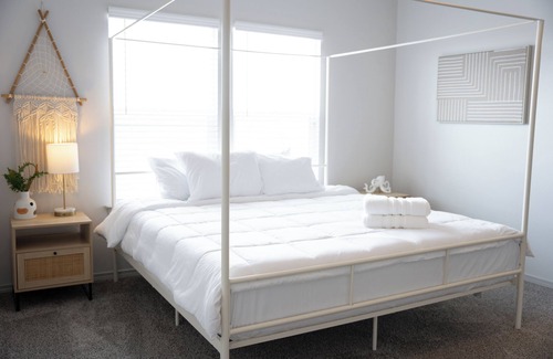 Biggs Field House | Spacious 4-bedroom home located in far East El Paso equipped with WiFi and AC