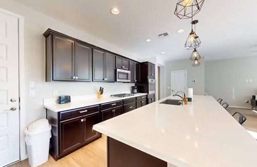 Gilbert House | Spacious 4-Bedroom Home in Follett Gilbert, AZ