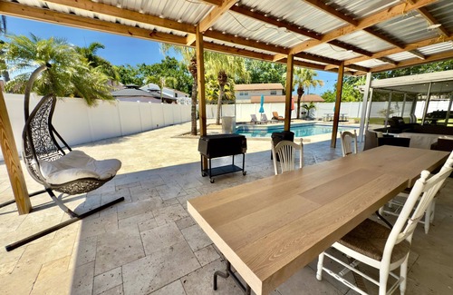 Bearss Plaza House | Spacious 4-Bedroom Home with Huge Sunny Pool, Near Busch Gardens & Clearwater