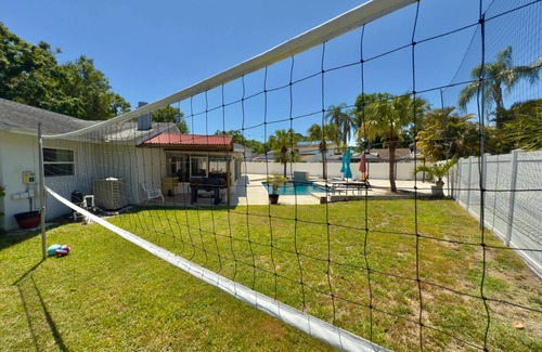 Bearss Plaza House | Spacious 4-Bedroom Home with Huge Sunny Pool, Near Busch Gardens & Clearwater
