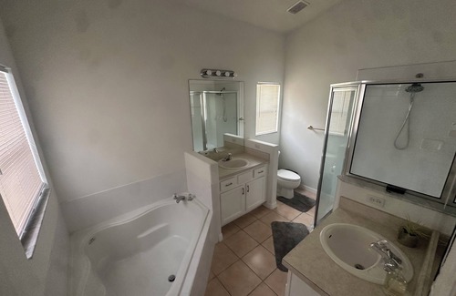 Four Corners House | Spacious 4-bedroom house close to Disney !