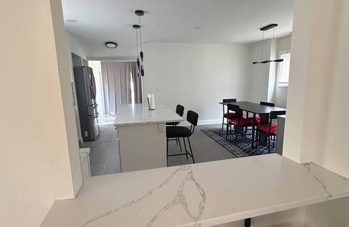 Lynbrook House | Spacious 4-bedroom house in lovely Lynbrook with WiFi, AC free parking