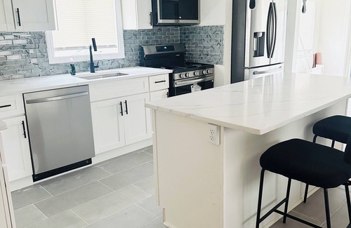 Lynbrook House | Spacious 4-bedroom house in lovely Lynbrook with WiFi, AC free parking