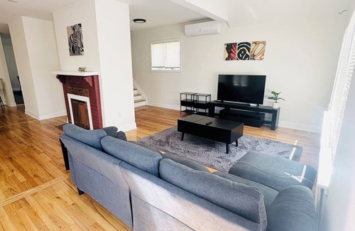 Lynbrook House | Spacious 4-bedroom house in lovely Lynbrook with WiFi, AC free parking