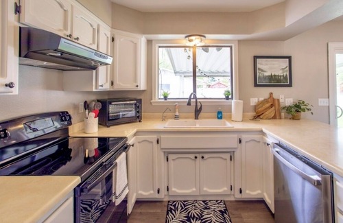 Montrose House | Spacious 4-bedroom house in charming Montrose