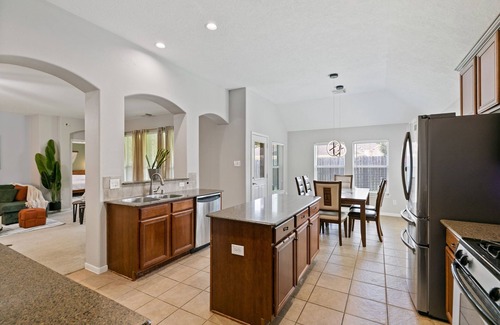 Pasadena House | Spacious 4-bedroom house in enchanting Pasadena with AC